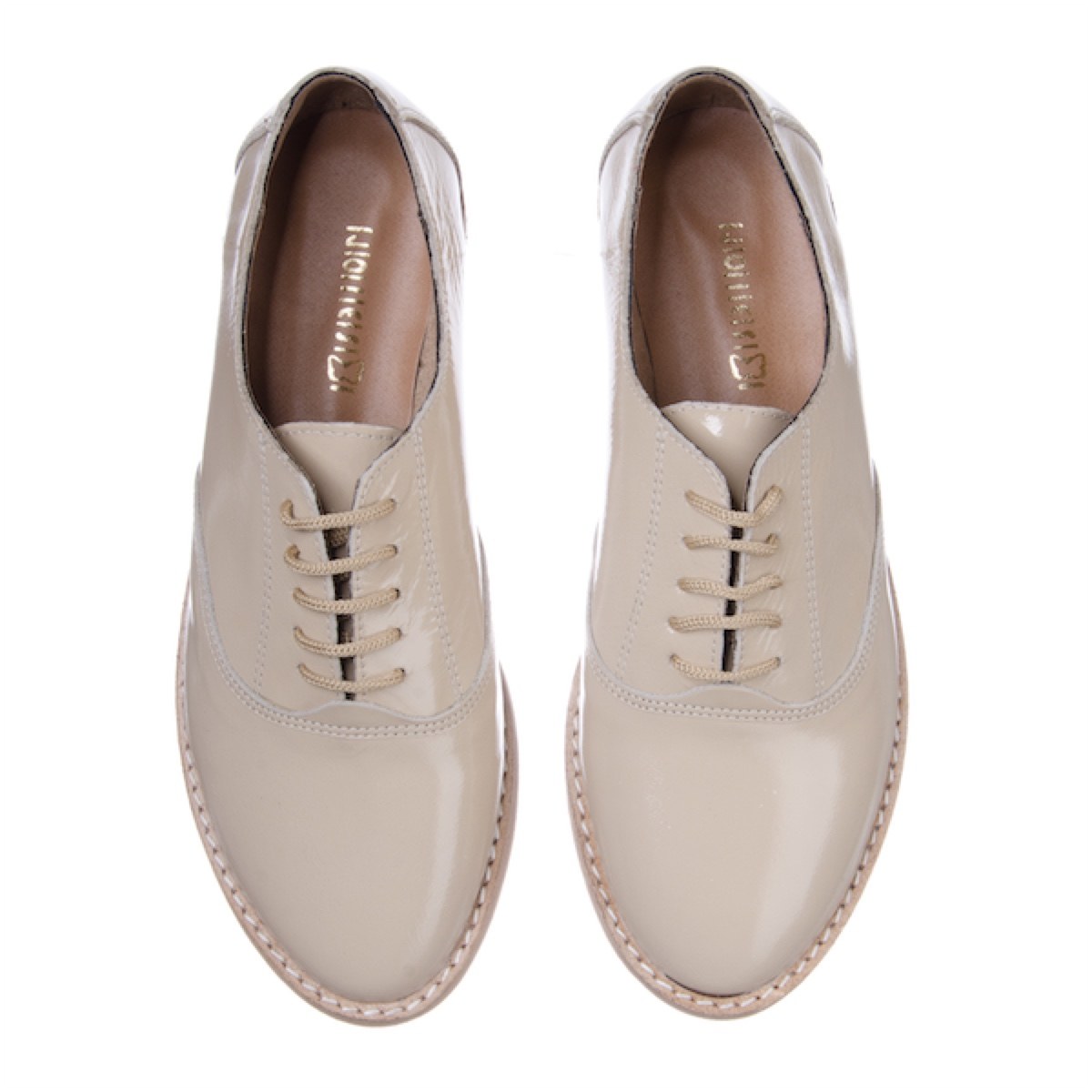 Zapatos acordonados de charol, color piel | Rupless